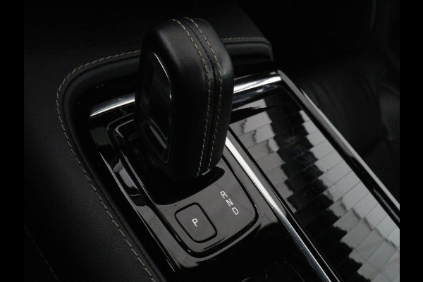 Volvo S60 2.0 Recharge T8 AWD R-Design | Panoramadak | Stoelventilatie | Head-Up | Leder | 360 Camera | Massage | Adaptive cruise | Trekhaak | Achterbankverwarming | Carplay | Harman/Kardon | PHEV | Plug In