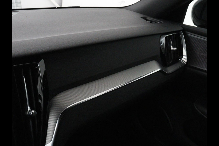 Volvo S60 2.0 Recharge T8 AWD R-Design | Panoramadak | Stoelventilatie | Head-Up | Leder | 360 Camera | Massage | Adaptive cruise | Trekhaak | Achterbankverwarming | Carplay | Harman/Kardon | PHEV | Plug In