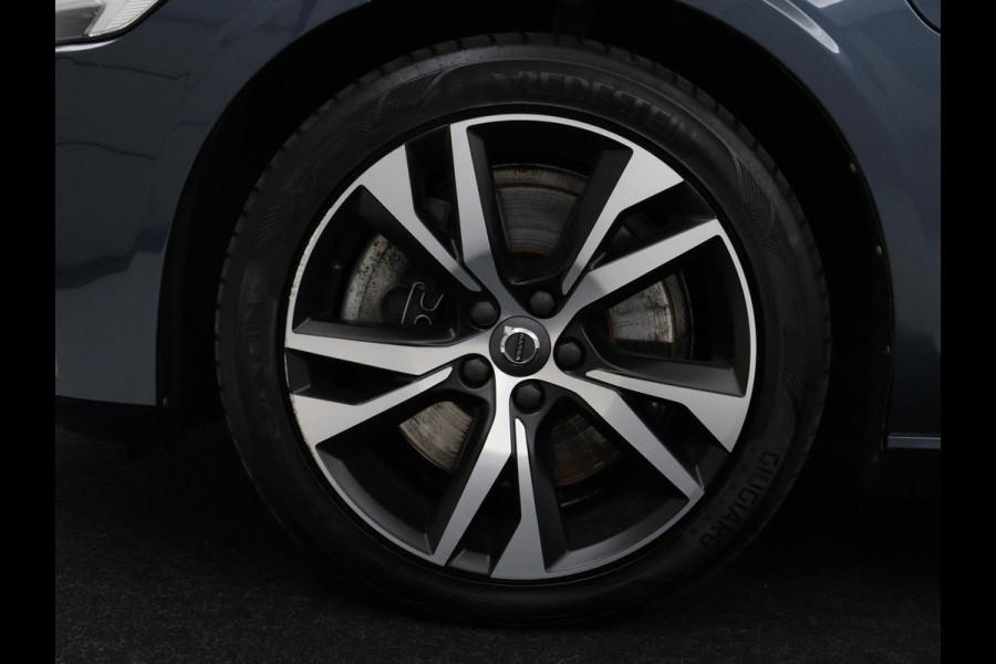 Volvo S60 2.0 Recharge T8 AWD R-Design | Panoramadak | Stoelventilatie | Head-Up | Leder | 360 Camera | Massage | Adaptive cruise | Trekhaak | Achterbankverwarming | Carplay | Harman/Kardon | PHEV | Plug In