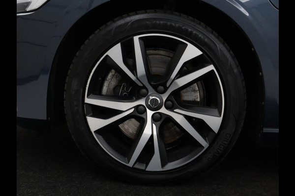 Volvo S60 2.0 Recharge T8 AWD R-Design | Panoramadak | Stoelventilatie | Head-Up | Leder | 360 Camera | Massage | Adaptive cruise | Trekhaak | Achterbankverwarming | Carplay | Harman/Kardon | PHEV | Plug In