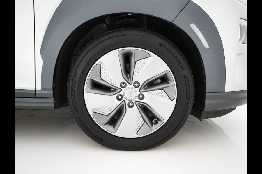 Hyundai Kona EV Fashion 64 kWh (3-Fase) {SOH-100%} (INCL-BTW)  Aut * HEATPUMP | NAVI-FULLMAP | LEATHER-FABRIC | KEYLESS | CAMERA | DAB | ECC | PDC | ADAPTIVE-CRUISE | LANE-ASSIST | HEATED SEATS | PRIVACY-GLASS | HEAD-UP | SHIFT-PADDLES | 17"A