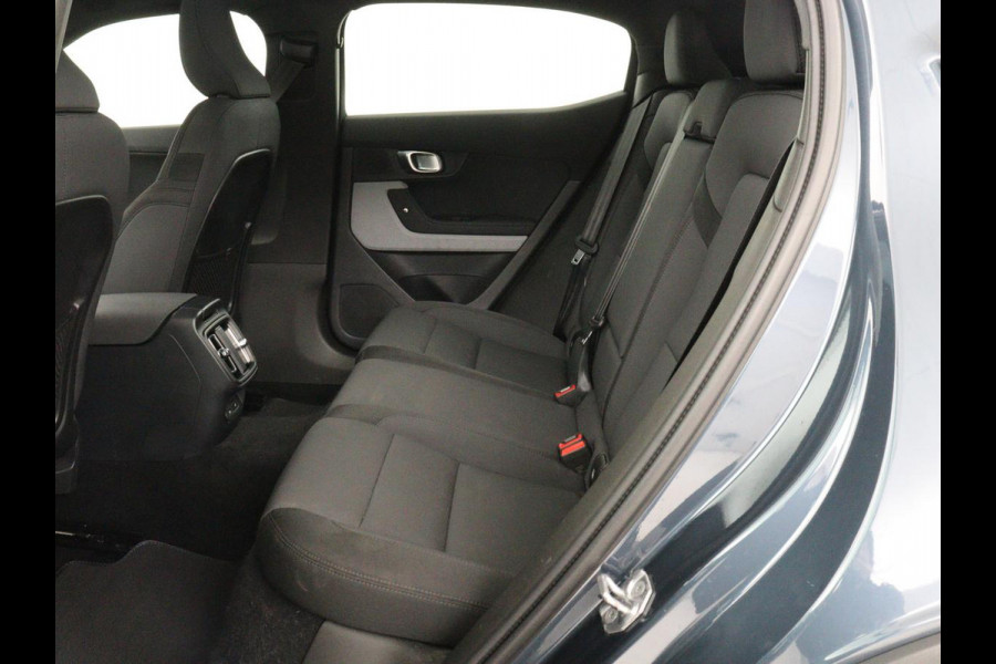 Polestar 2 Long Range Dual Motor Launch Edition 78kWh | SOH 93% | Panoramadak | Stoelverwarming | Trekhaak | 360 Camera | Adaptive cruise | Carplay | Full LED | Keyless | Navigatie