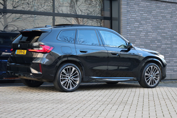 BMW X1 xDrive30e | M-SPORT | NAP! | PANO | H/K AUDIO | HUD | MEMORY | 20'' | KEYLESS | LED ADAPTIEF |