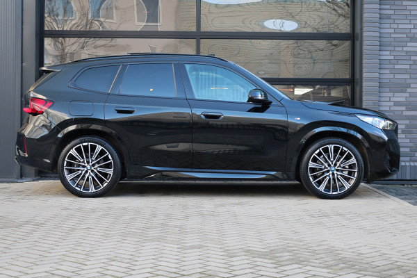 BMW X1 xDrive30e | M-SPORT | NAP! | PANO | H/K AUDIO | HUD | MEMORY | 20'' | KEYLESS | LED ADAPTIEF |