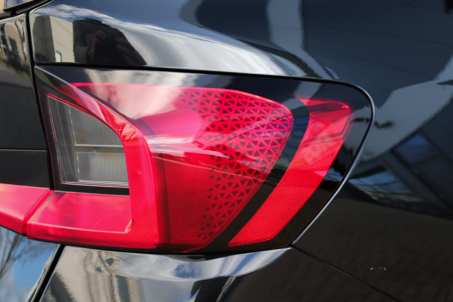 BMW X1 xDrive30e | M-SPORT | NAP! | PANO | H/K AUDIO | HUD | MEMORY | 20'' | KEYLESS | LED ADAPTIEF |