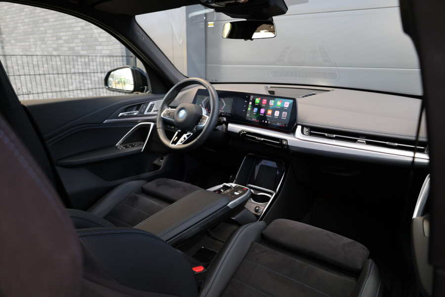 BMW X1 xDrive30e | M-SPORT | NAP! | PANO | H/K AUDIO | HUD | MEMORY | 20'' | KEYLESS | LED ADAPTIEF |