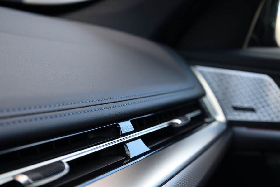 BMW X1 xDrive30e | M-SPORT | NAP! | PANO | H/K AUDIO | HUD | MEMORY | 20'' | KEYLESS | LED ADAPTIEF |