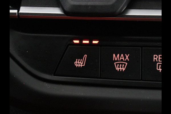 BMW 1-serie 118i High Executive | Sport Line | Panoramadak | Leder | Stoelverwarming | Keyless | Live Cockpit | Carplay | Sportstoelen | Navigatie | Spiegel Pakket | Parkeerhulp | Climate control