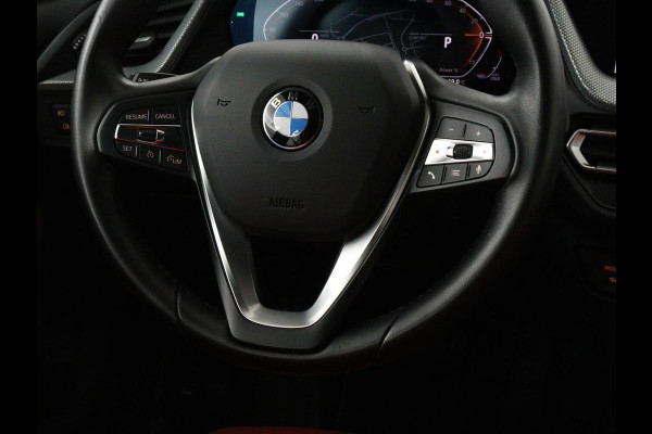 BMW 1-serie 118i High Executive | Sport Line | Panoramadak | Leder | Stoelverwarming | Keyless | Live Cockpit | Carplay | Sportstoelen | Navigatie | Spiegel Pakket | Parkeerhulp | Climate control