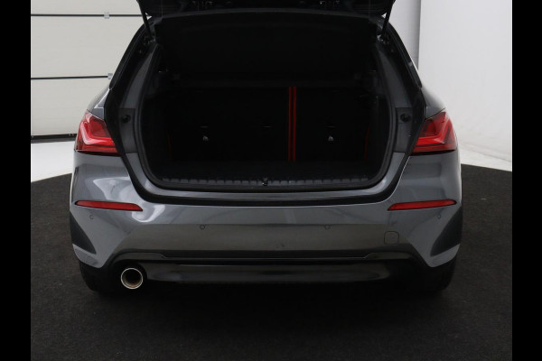 BMW 1-serie 118i High Executive | Sport Line | Panoramadak | Leder | Stoelverwarming | Keyless | Live Cockpit | Carplay | Sportstoelen | Navigatie | Spiegel Pakket | Parkeerhulp | Climate control