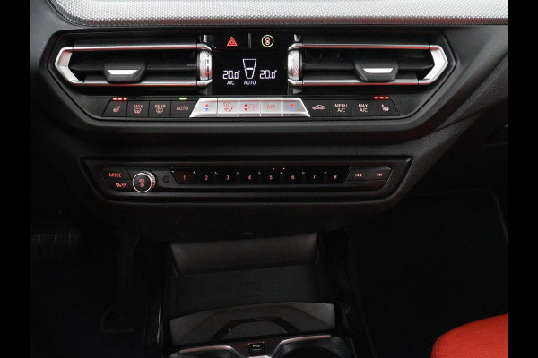 BMW 1-serie 118i High Executive | Sport Line | Panoramadak | Leder | Stoelverwarming | Keyless | Live Cockpit | Carplay | Sportstoelen | Navigatie | Spiegel Pakket | Parkeerhulp | Climate control