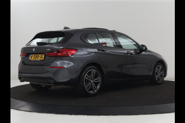 BMW 1-serie 118i High Executive | Sport Line | Panoramadak | Leder | Stoelverwarming | Keyless | Live Cockpit | Carplay | Sportstoelen | Navigatie | Spiegel Pakket | Parkeerhulp | Climate control