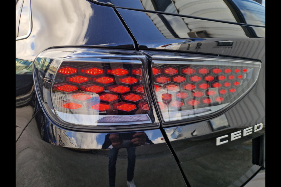 Kia Ceed 1.0 T-GDi MHEV Design Edition Automaat | JBL | Key-Less | Stoelverwarming | Dodehoek | PDC | LED |