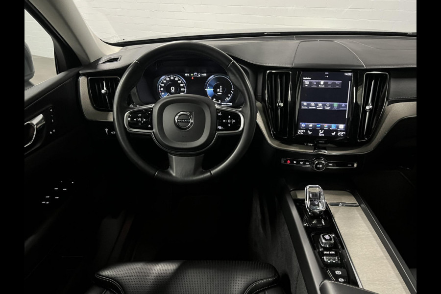 Volvo XC60 2.0 T8 Twin Engine AWD Momentum Pro Trekhaak | Massage | Stoelventilatie | Open dak | Stoelverwarming | Achteruitrij camera | Memory | Carplay | Leder
