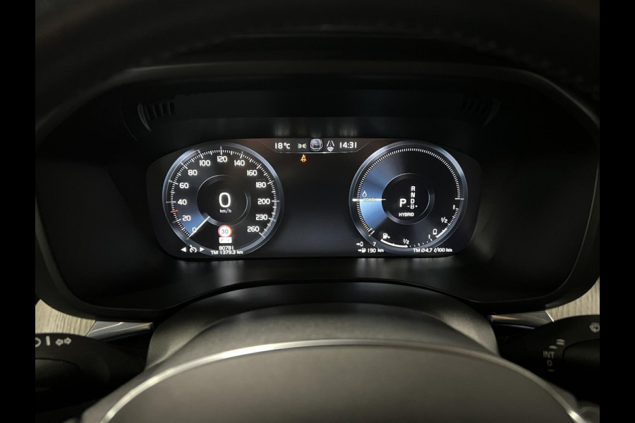 Volvo XC60 2.0 T8 Twin Engine AWD Momentum Pro Trekhaak | Massage | Stoelventilatie | Open dak | Stoelverwarming | Achteruitrij camera | Memory | Carplay | Leder