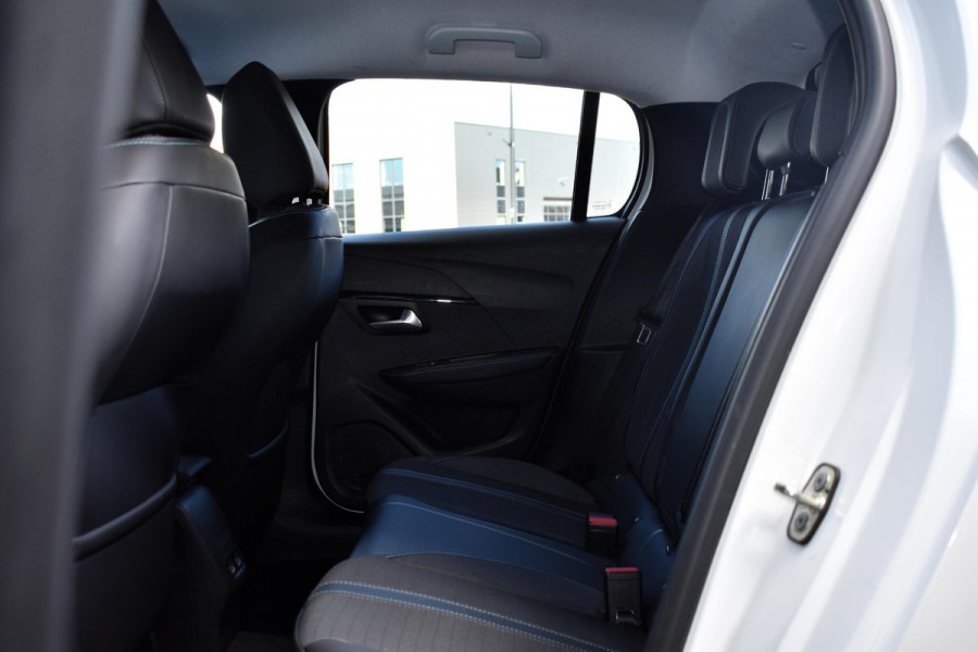 Peugeot 208 1.2 PureTech 100PK Allure Pack | Carplay | Camera | Adapt. Cruise | 3D Dash | Stoelverw. | Incl. garantie