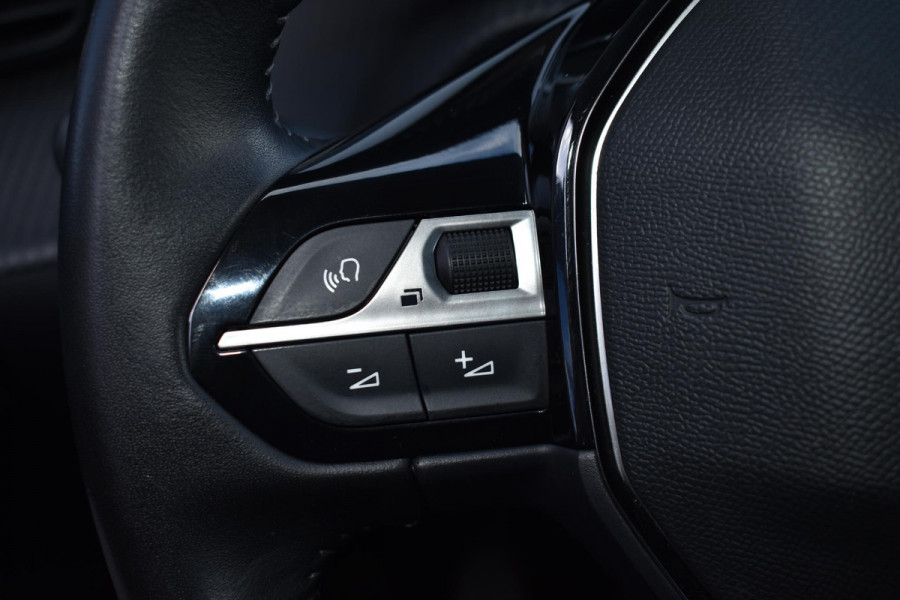 Peugeot 208 1.2 PureTech 100PK Allure Pack | Carplay | Camera | Adapt. Cruise | 3D Dash | Stoelverw. | Incl. garantie