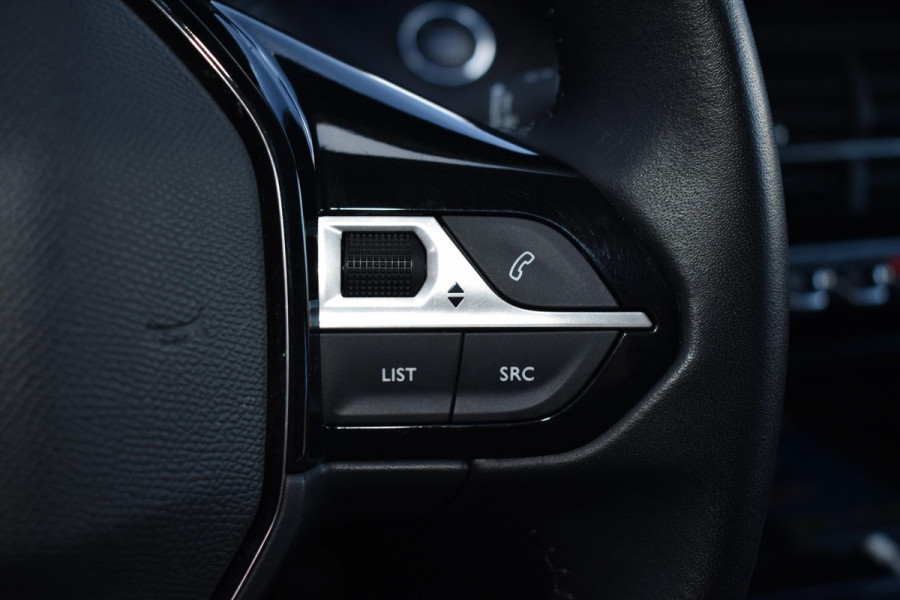 Peugeot 208 1.2 PureTech 100PK Allure Pack | Carplay | Camera | Adapt. Cruise | 3D Dash | Stoelverw. | Incl. garantie