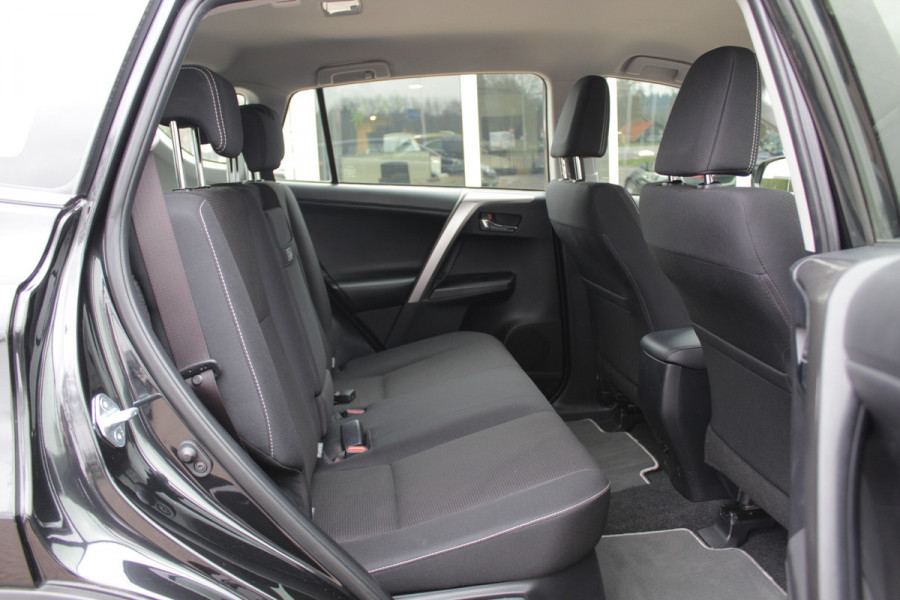 Toyota RAV4 2.5 Hybrid Dynamic / Camera / Navigatie / Cruise Control / 2e Eigenaar / Compleet dealer onderhouden