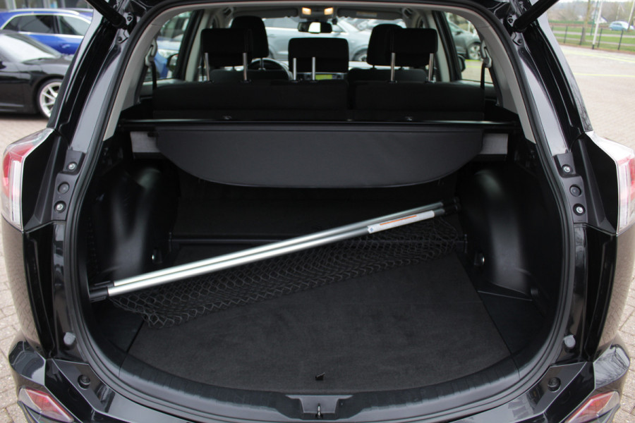 Toyota RAV4 2.5 Hybrid Dynamic / Camera / Navigatie / Cruise Control / 2e Eigenaar / Compleet dealer onderhouden