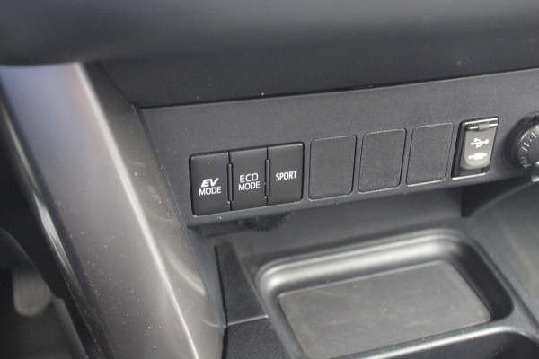 Toyota RAV4 2.5 Hybrid Dynamic / Camera / Navigatie / Cruise Control / 2e Eigenaar / Compleet dealer onderhouden