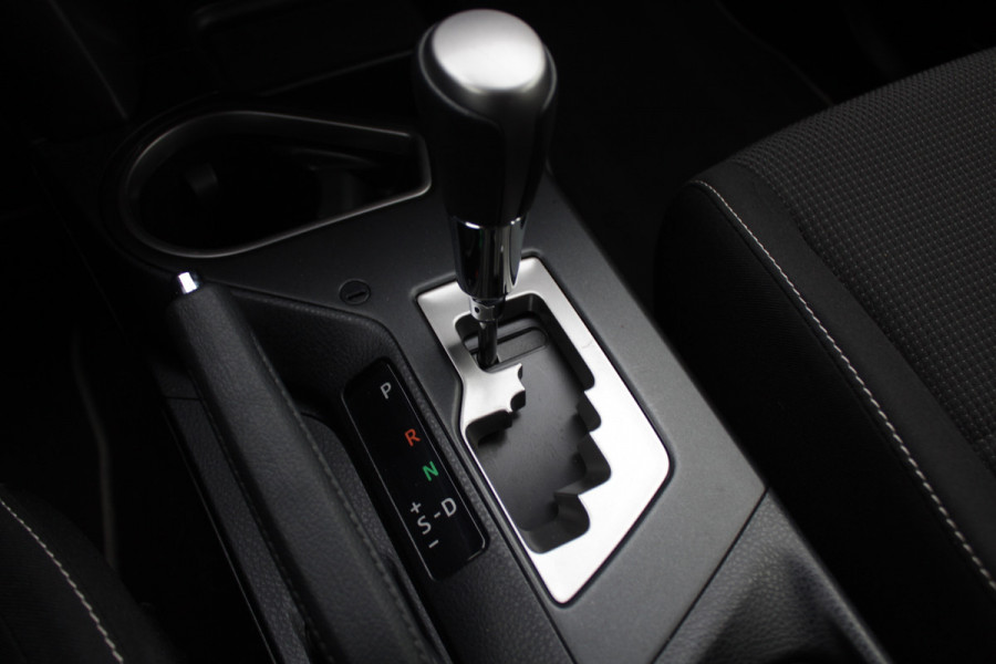 Toyota RAV4 2.5 Hybrid Dynamic / Camera / Navigatie / Cruise Control / 2e Eigenaar / Compleet dealer onderhouden