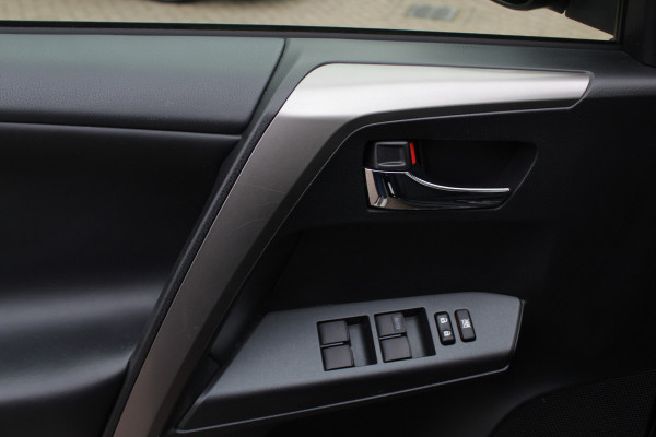 Toyota RAV4 2.5 Hybrid Dynamic / Camera / Navigatie / Cruise Control / 2e Eigenaar / Compleet dealer onderhouden