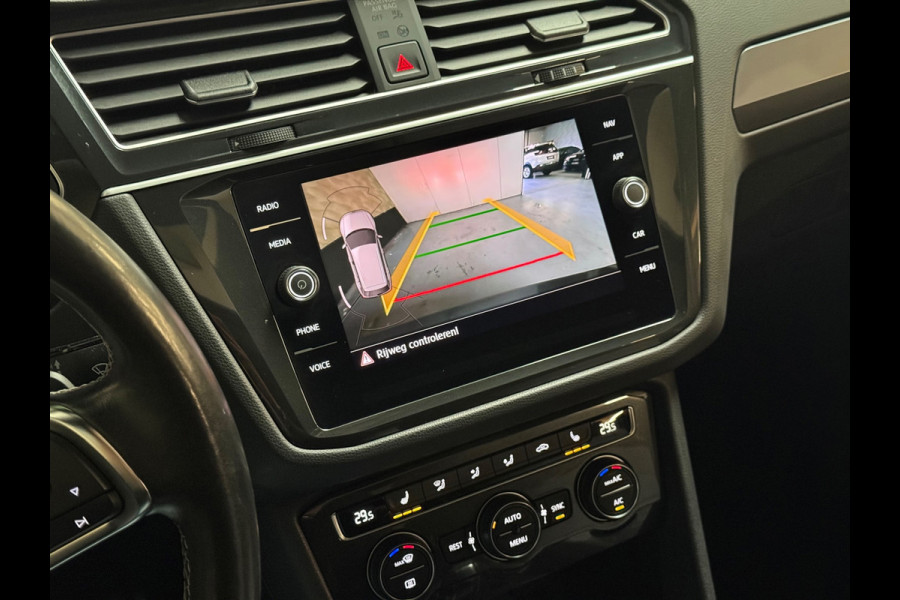 Volkswagen Tiguan 2.0 TSI 4Motion Highline Business R | Pano | Stoelverwarming | Carplay |Camera