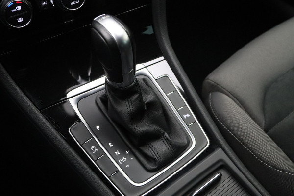 Volkswagen Golf Variant 1.5 TSI 150 PK Automaat Highline R-Line Business, Massage, Carplay, Trekhaak