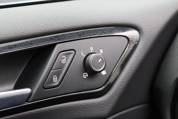 Volkswagen Golf Variant 1.5 TSI 150 PK Automaat Highline R-Line Business, Massage, Carplay, Trekhaak