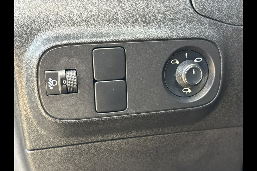 Citroën C3 1.2 PureTech C-Series 110pk Cruise Clima Carplay Navigatie Verwarmde stoelen