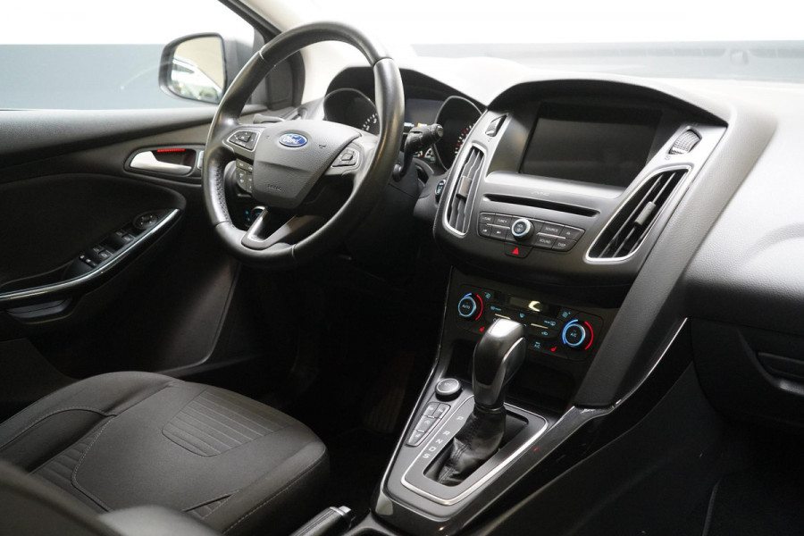 Ford FOCUS Wagon 1.5 150pk Titanium Automaat | Winterpack | Trekhaak | All-seasonbanden | Keyless | Cruise control | Apple Carplay