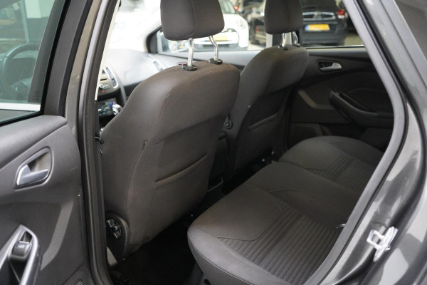 Ford FOCUS Wagon 1.5 150pk Titanium Automaat | Winterpack | Trekhaak | All-seasonbanden | Keyless | Cruise control | Apple Carplay