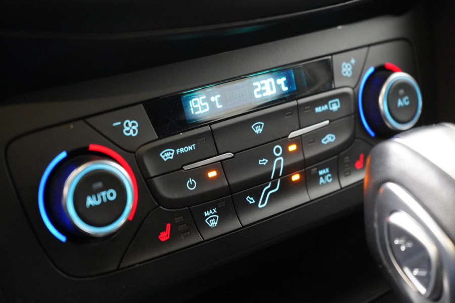 Ford FOCUS Wagon 1.5 150pk Titanium Automaat | Winterpack | Trekhaak | All-seasonbanden | Keyless | Cruise control | Apple Carplay