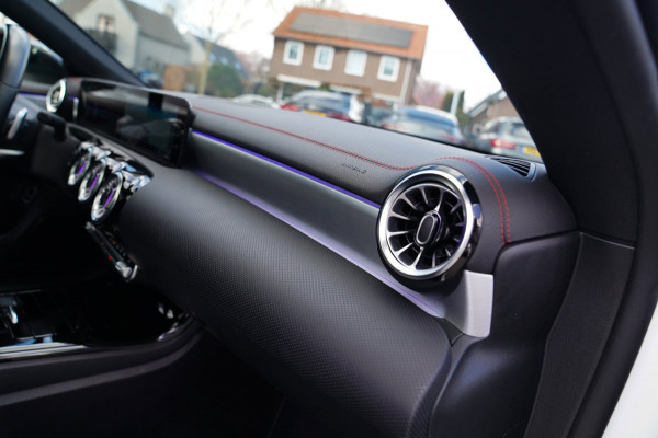 Mercedes-Benz CLA-Klasse 250 e Business Solution AMG Limited | Panorama | Sfeerverlichting LED | Camera | Leder/Alcantara | Trekha