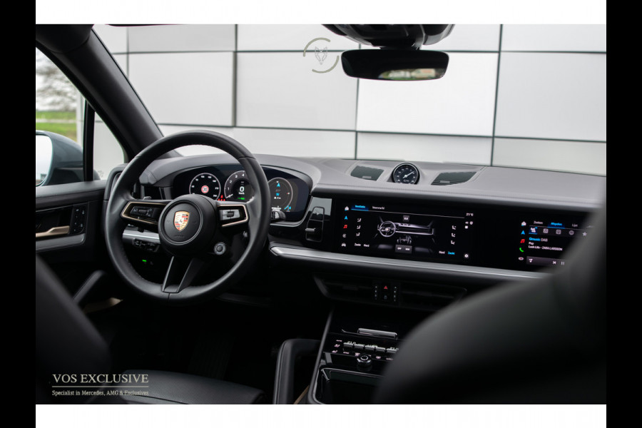 Porsche Cayenne 3.0 E-Hybrid SportDesign|Passenger Display|21''|Luchtvering|HUD|ACC|Bose|18-voudig|Panorama|Stoelkoeling