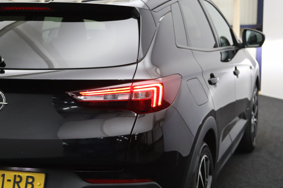Opel Grandland X 1.6 Turbo Hybrid4 300 PK Ultimate, Trekhaak, 360 Camera, Leder, Stoelkoeling & Verwarming, 19" LM,
