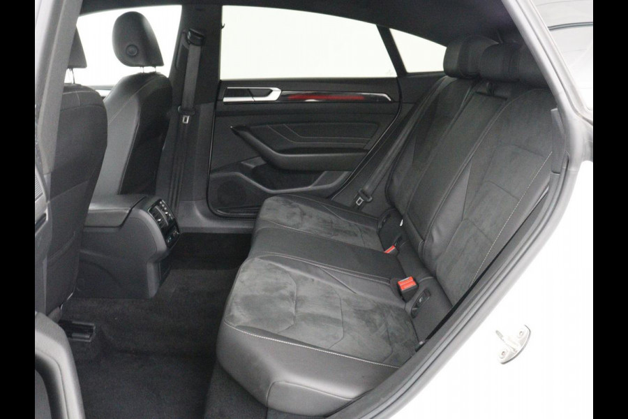 Volkswagen Arteon 1.4 TSI eHybrid R-Line | Head-Up | 360 Camera | Stoelverwarming | Leder/Alcantara | Carplay | Massage | Achterbankverwarming | Virtual Cockpit | LED Plus | Navigatie | PHEV | Plug In