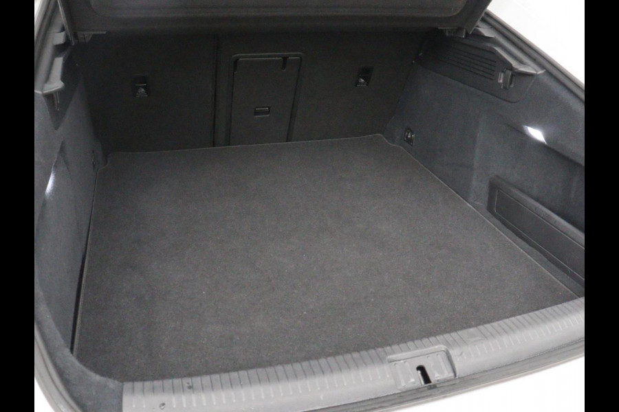 Volkswagen Arteon 1.4 TSI eHybrid R-Line | Head-Up | 360 Camera | Stoelverwarming | Leder/Alcantara | Carplay | Massage | Achterbankverwarming | Virtual Cockpit | LED Plus | Navigatie | PHEV | Plug In