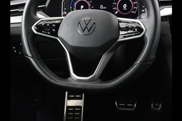 Volkswagen Arteon 1.4 TSI eHybrid R-Line | Head-Up | 360 Camera | Stoelverwarming | Leder/Alcantara | Carplay | Massage | Achterbankverwarming | Virtual Cockpit | LED Plus | Navigatie | PHEV | Plug In