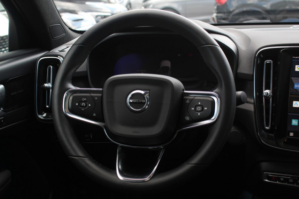 Volvo C40 Single Motor Extended Range Ultimate 82 kWh / SoH 95,6% / Trekhaak / Panoramadak / 360Camera / Half leder / Keyless / 20'' / Harman Kardon / CarPlay / Warmtepomp / Stuur+Stoelverwarming / Dodehoek / DAB / ACC