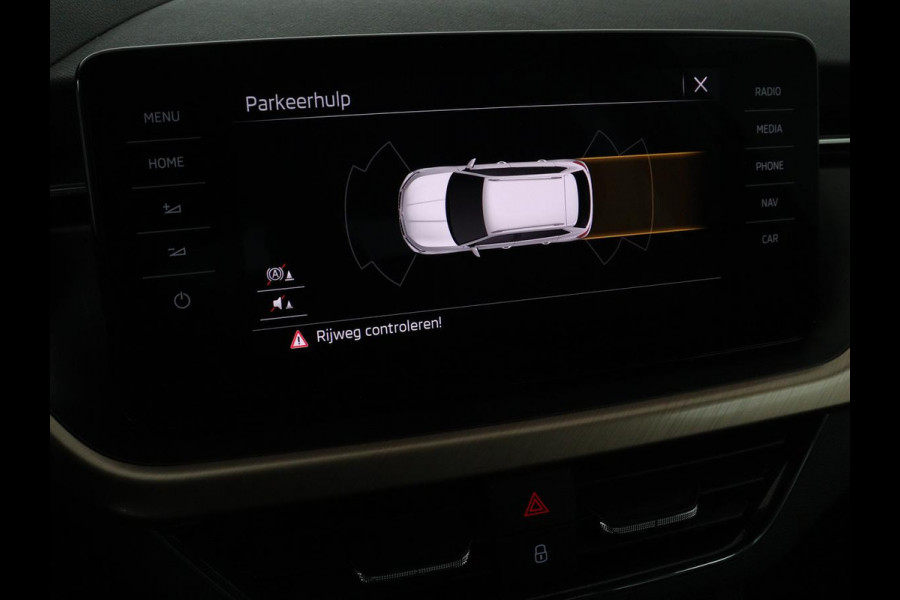 Škoda Kamiq 1.0 TSI Business Edition | Stoelverwarming | Carplay | Navigatie | Keyless | Virtual Cockpit | Full LED | Parkeerhulp | Climate control | Cruise control | Bluetooth