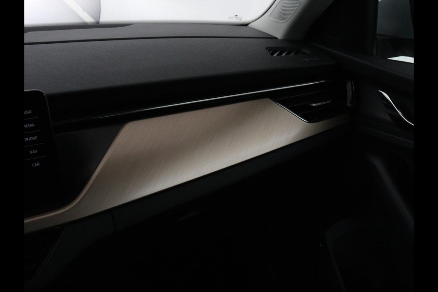 Škoda Kamiq 1.0 TSI Business Edition | Stoelverwarming | Carplay | Navigatie | Keyless | Virtual Cockpit | Full LED | Parkeerhulp | Climate control | Cruise control | Bluetooth