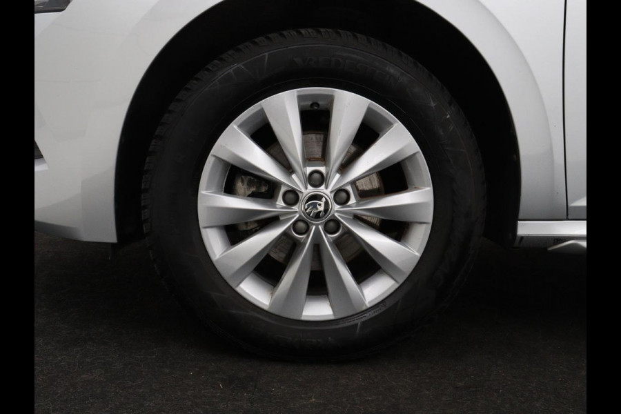 Škoda Kamiq 1.0 TSI Business Edition | Stoelverwarming | Carplay | Navigatie | Keyless | Virtual Cockpit | Full LED | Parkeerhulp | Climate control | Cruise control | Bluetooth