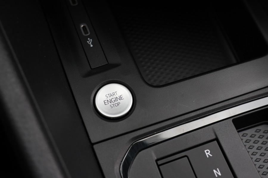 Volkswagen Caddy Cargo 2.0 TDI DSG | L+R Schuifdeur | ACC | Side Assist | Lane Assist | Virtual Cockpit | Camera | CarPlay | Stoelverwarming | LED Koplampen | Sidebars | DAB | Fabrieksgarantie | Facelift model | BPM Vrij