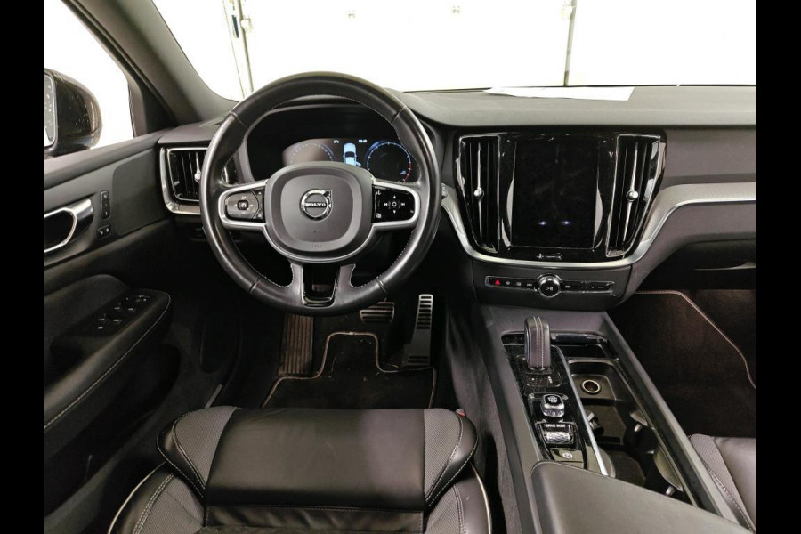 Volvo V60 2.0 B3 R-Design NL-AUTO | R-DESIGN | TREKHAAK