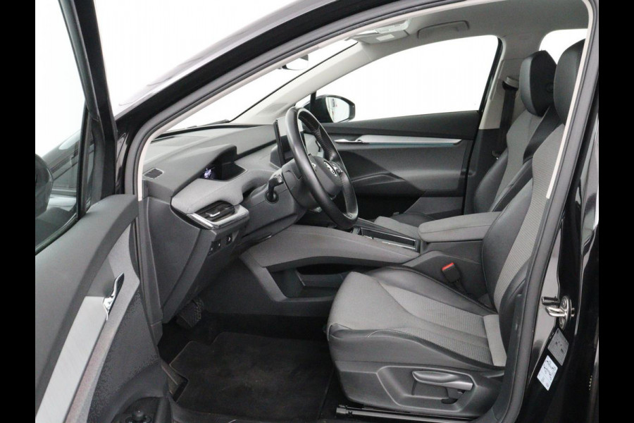 Škoda ENYAQ iV 60 | Trekhaak | Half leder | Carplay | Navigatie | Full LED | 19'' | Cruise control | Sfeerverlichting | Parkeerhulp | Climate control