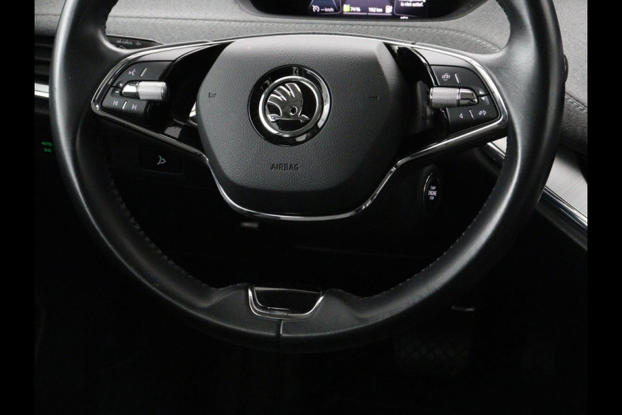 Škoda ENYAQ iV 60 | Trekhaak | Half leder | Carplay | Navigatie | Full LED | 19'' | Cruise control | Sfeerverlichting | Parkeerhulp | Climate control