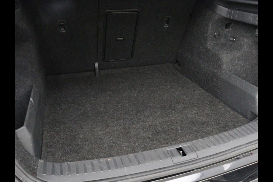 Škoda ENYAQ iV 60 | Trekhaak | Half leder | Carplay | Navigatie | Full LED | 19'' | Cruise control | Sfeerverlichting | Parkeerhulp | Climate control