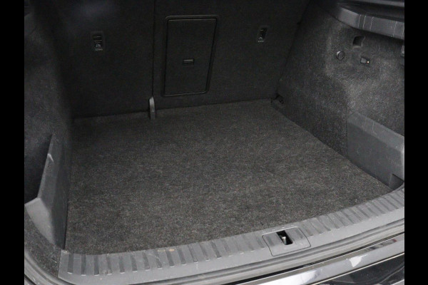 Škoda ENYAQ iV 60 | Trekhaak | Half leder | Carplay | Navigatie | Full LED | 19'' | Cruise control | Sfeerverlichting | Parkeerhulp | Climate control